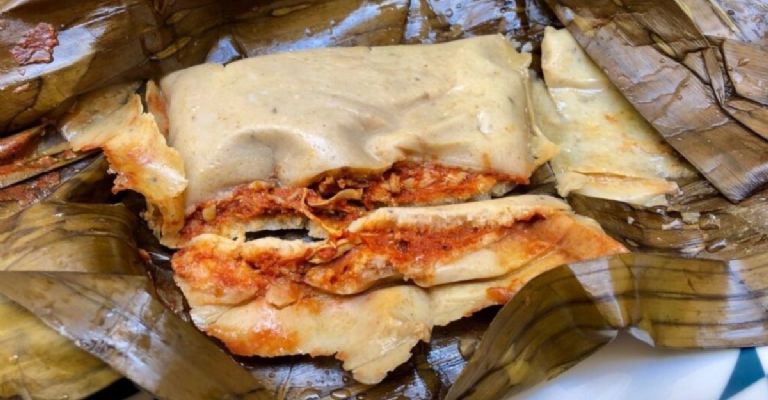 Los tamales, de origen prehispánico, fueron adoptados en la festividad por el sincretismo Los tamales, de origen prehispánico, fueron adoptados en la festividad por el sincretismo