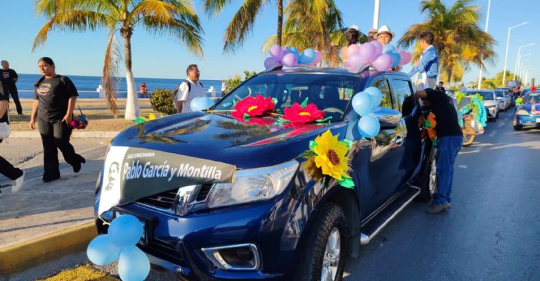 El Paseo de las Flores en el Carnaval de Campeche El Paseo de las Flores en el Carnaval de Campeche