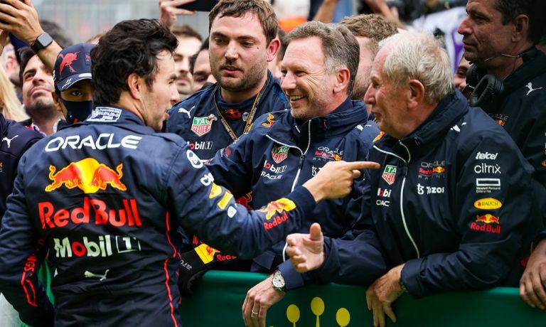 Helmut Marko respalda fichaje de Checo Pérez por Cadillac para su regreso en F1 2026 