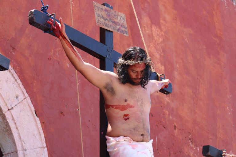 Viacrucis viviente en Santa Ana: una tradición con más de 60 años de fe en Campeche