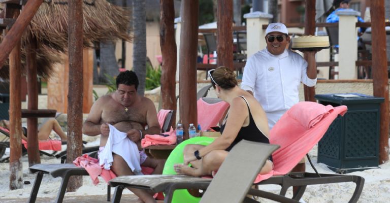 Una persona en playa del carmen gana al día cerca de 266 pesos Una persona en playa del carmen gana al día cerca de 266 pesos