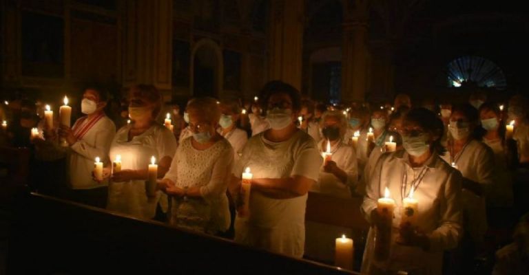 Las noches de Semana Santa están marcadas por el misterio y el respeto Las noches de Semana Santa están marcadas por el misterio y el respeto