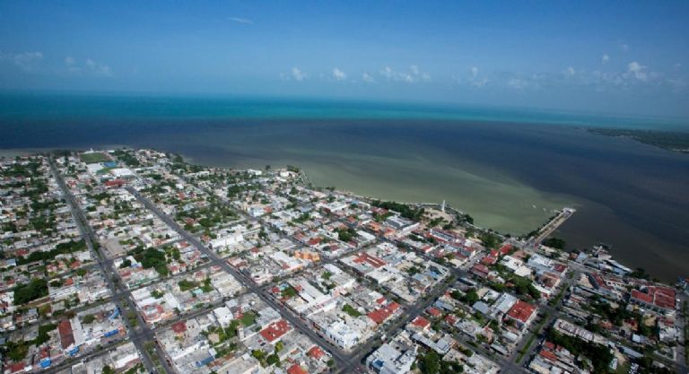 Chetumal basa su economía en el comercio ante su cercanía con Belice Chetumal basa su economía en el comercio ante su cercanía con Belice